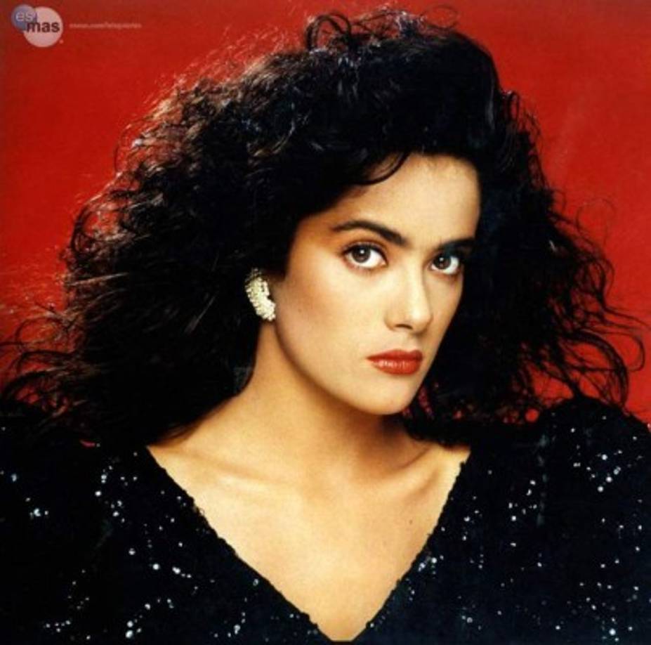 Salma Hayek Jiménez es una actriz de cine, televisión y teatro mexicana así como empresaria y productora. La artista nació un 2 de septiembre de 1966 en Coatzacoalcos, México.