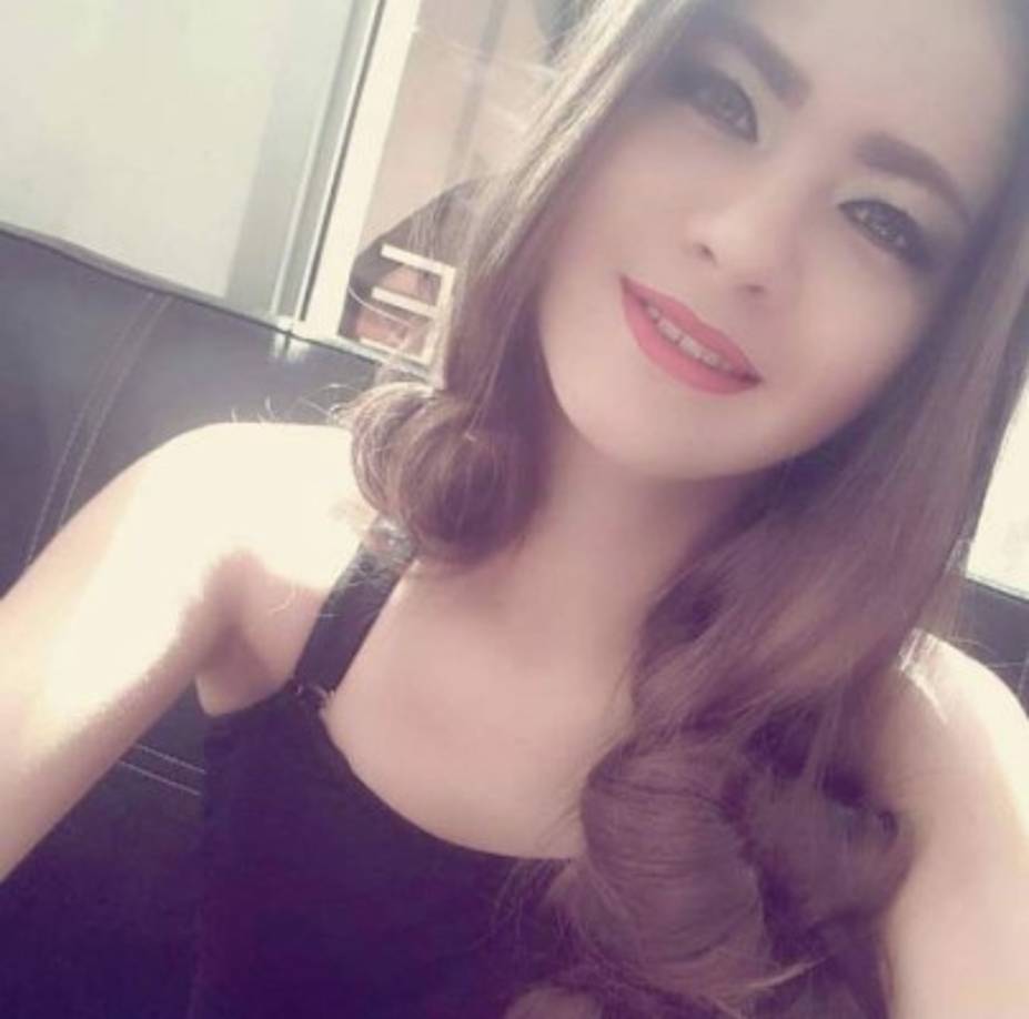 La bella joven sueña con convertirse en futbolista profesional.