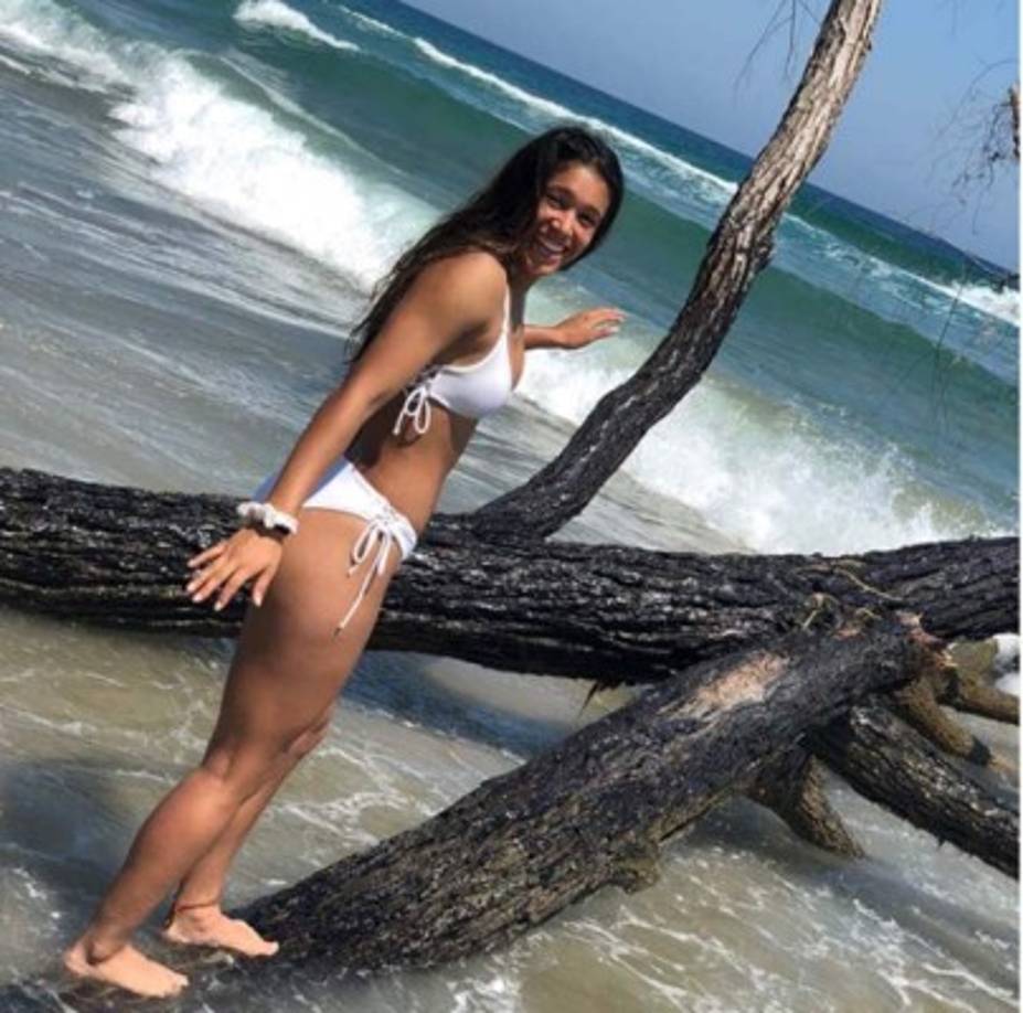 Elexa Bahr - La futbolista hondureña disfrutó de unos días de vacaciones en Roatán.<br/>