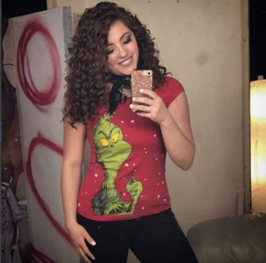 Debbie ha tenido la oportunidad de hacer el papel de periodista, carrera de la que egresó, en distintas telenovelas de Telemundo.