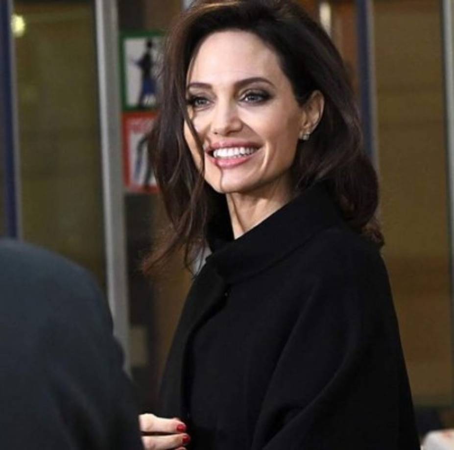 Días atrás, Brad sorprendió tras prometer permanecer célibe durante un año, y ahora Jolie se ha convertido en la noticia del momento con su supuesta nueva pareja.