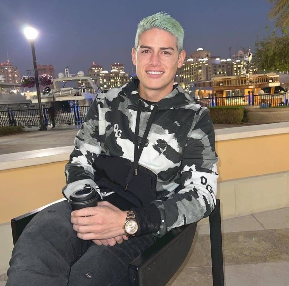 Diferentes portales internacionales como Mundo Deportivo han revelado que James Rodríguez podría haber sido conquistado por la cantante Karol G, quien al igual que el jugador es de nacionalidad colombiana.