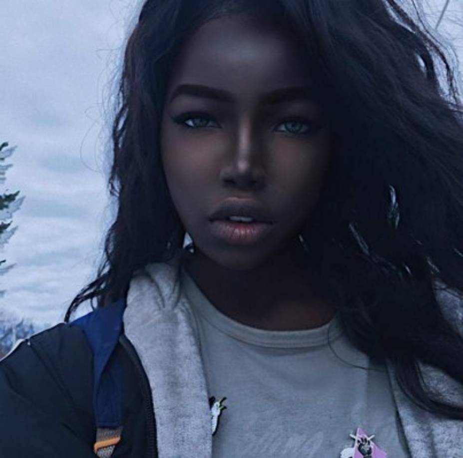 Lola Chuil con apenas 16 años de edad es un personaje que influencia en las redes.