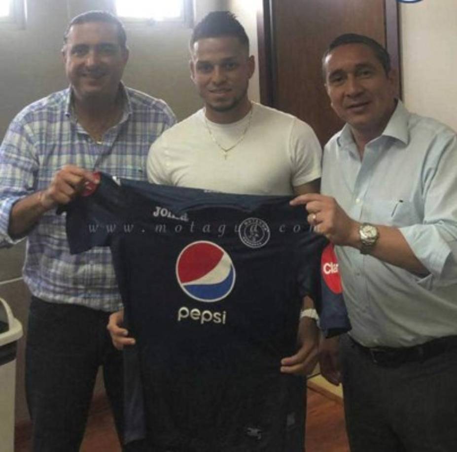 Marcelo Santos: El lateral derecho renovó por tres años con el Motagua.<br/>