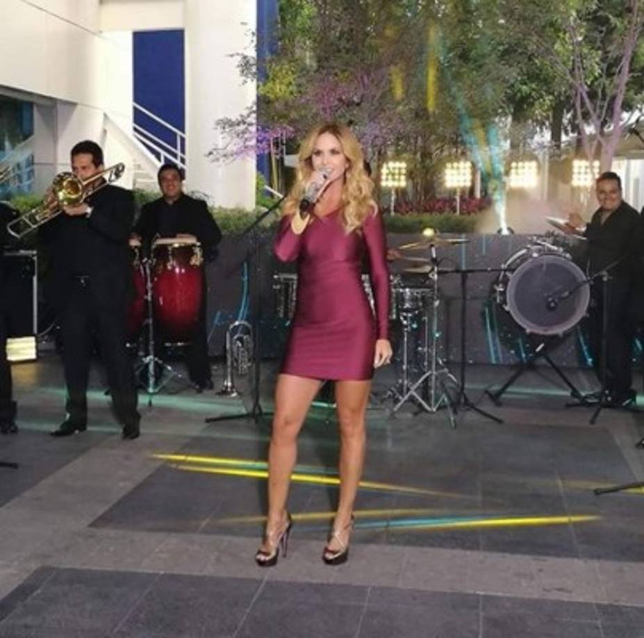 Entre otras de las facetas de Lucero también está la locución, ya que desde el año 2008, incursionó en un programa de radio vía Internet, llamado ¿Qué onda, Lucero?, junto a dos conocidos locutores venezolanos, en el cual realiza entrevistas a otros artistas.