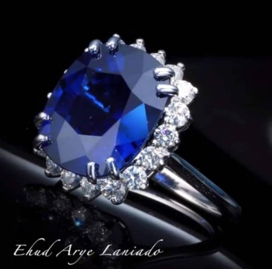 Sus lujosas joyas han sido compradas por varias celebridades de Hollywood.