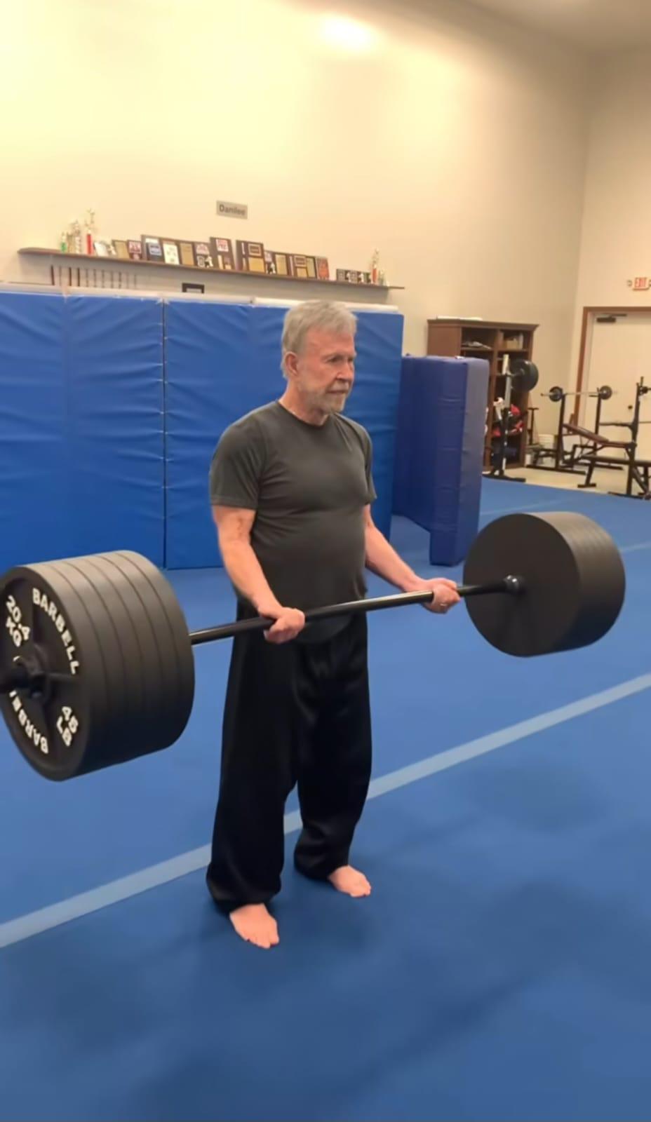 Chuck Norris: 85 años y un físico que desafía al tiempo