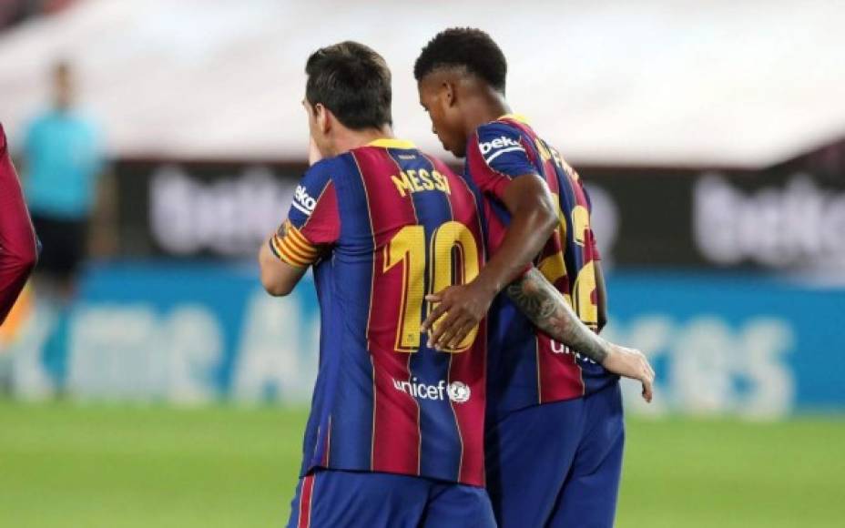 Los goleadores del partido, Messi y Ansu Fati celebrando el 3-0.