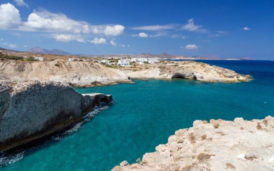 10. Playa de Kleftiko: La majestuosa combinación de rocas blancas y aguas turquesa hacen de este sitio el más precioso de las Islas del Mar Egeo, Grecia. Sin duda alguna, es un paisaje inolvidable que enamora a primera vista.