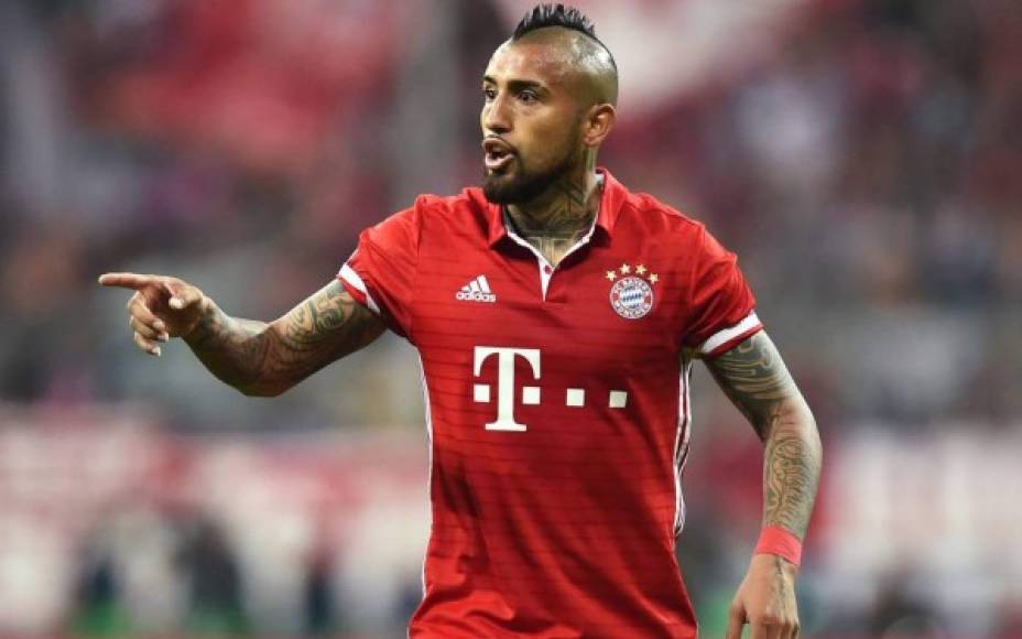 El Chelsea quiere hacerse con Arturo Vidal según informa el medio alemán ‘Bild’. El futbolista chileno podría estar cerca del fin de su etapa en la Bundesliga y de comenzar otra en la Premier. Los blues ya han contactado con el equipo bávaro y podrían hacerse con el ex de la Juventus en este mismo mercado, al cual le ofrecen el doble del salario que cobra actualmente.