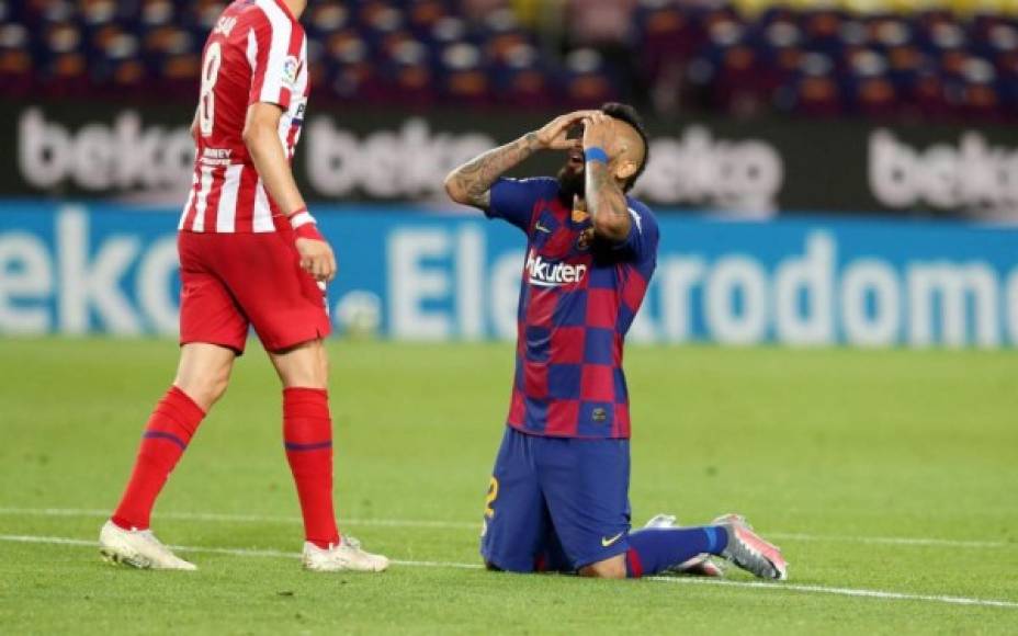 Arturo Vidal se lamenta tras una ocasión fallada por el Barcelona.