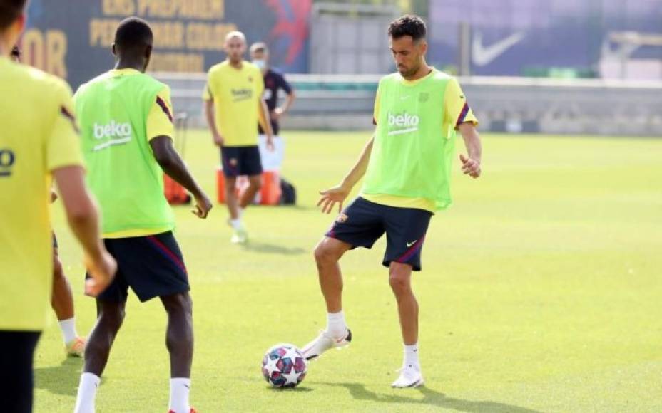 Sergio Busquets - El español es una de las novedades en el centro del campo para este partido contra el Bayern. Frente al Napoli fue titular Ivan Rakitic.