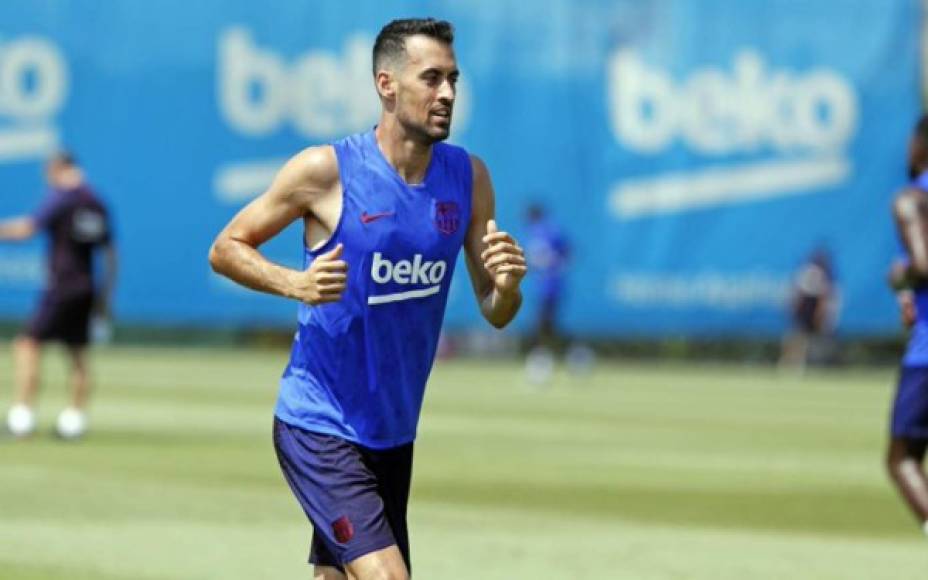 Sergio Busquets - El español será el acompañante de Ivan Rakitic y Frenkie de Jong en el medio campo.