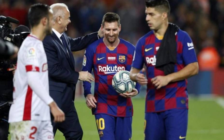 Messi se llevó un nuevo balón a casa luego de su triplete.