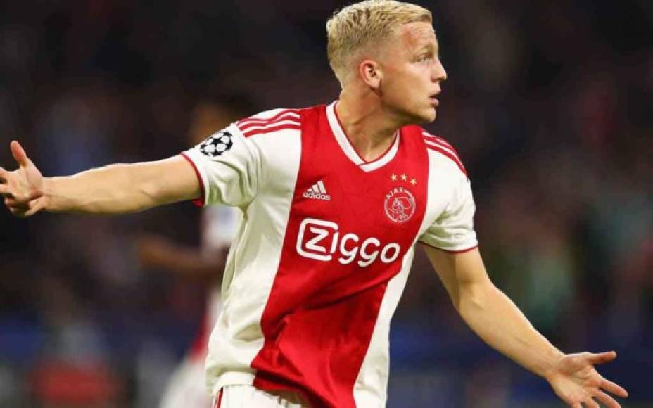 Donny Van de Beek podría estar más cerca del Real Madrid que nunca. Los contactos entre los madridistas y el Ajax continúan, incluso parecen haberse incrementado en los últimos días. El futbolista podría haber llegado a un acuerdo por un período de cinco años.