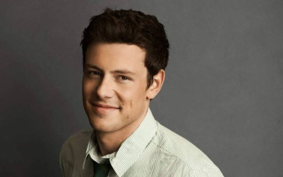 Cory Monteith murió el 13 de julio de 2013. El actor canadiense, conocido por su papel de Finn Hudson en la serie de televisión Glee, fue hallado sin vida en su habitación de un hotel de Vancouver a la edad de 31 años. El actor murió por sobredosis.