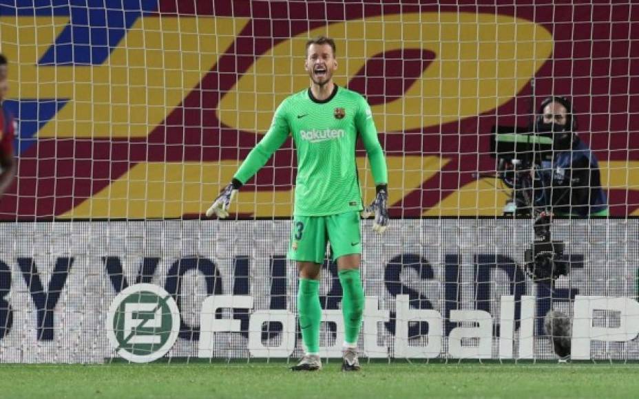 El portero brasileño Neto Murara debutó en el Camp Nou con el Barcelona y lo hizo como titular ante la ausencia de Ter Stegen.