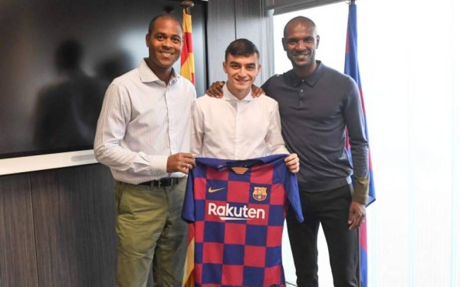 Barcelona ya había hecho un fichaje antes. Se trata de Pedro González, 'Pedri', quien es una de las grandes promesas del fútbol español y el Barça se aseguró su fichaje el verano pasado. El club culé se adelantó a todo el mundo y pagó 5 millones de euros por él a Las Palmas. “Mi objetivo es quedarme en el primer equipo”, ha dicho el joven de 17 años al llegar al Camp Nou.