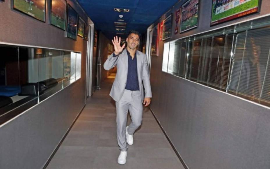 Luis Suárez recorrió por última vez las instalaciones del Camp Nou.