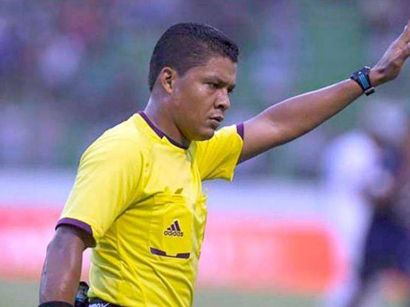 Armando Castro en uno de sus juegos en la Liga Nacional de Honduras.