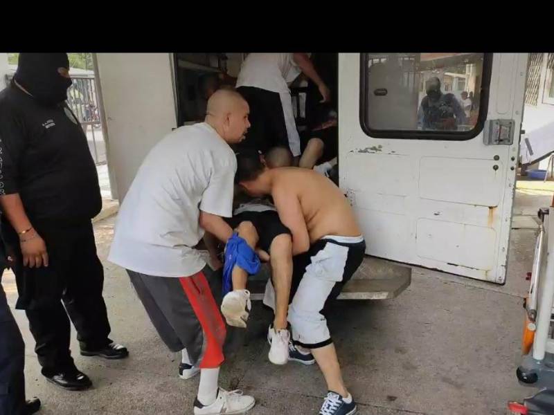 Foto de privados de libertad heridos en un tiroteo en “El Pozo” en Santa Bárbara.