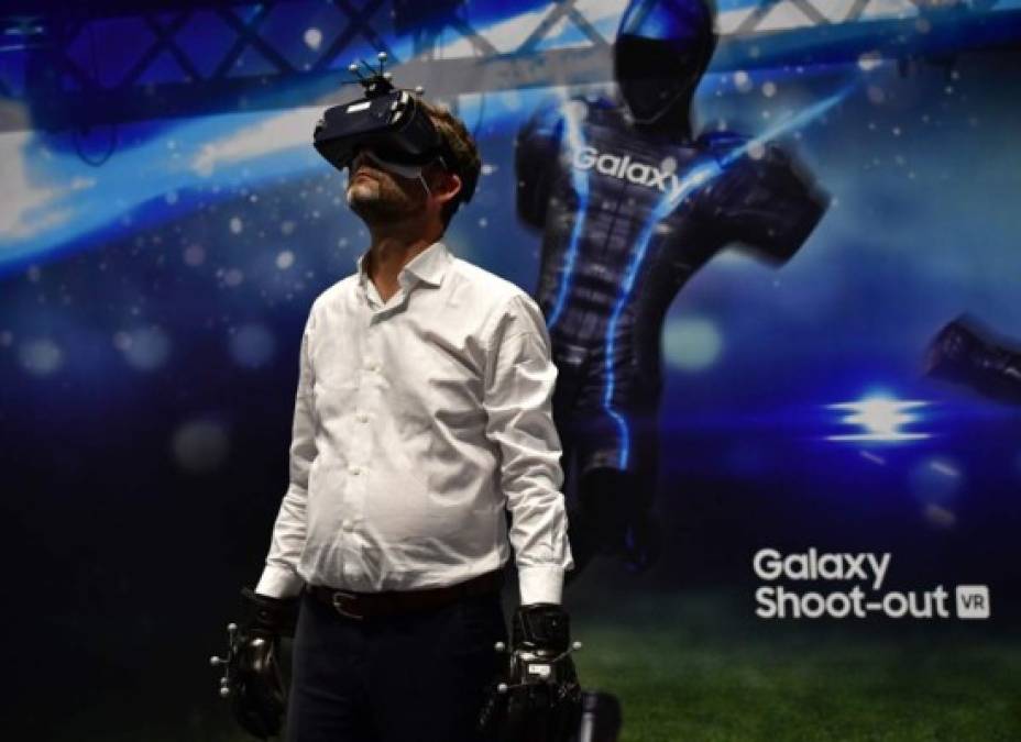 Los equipos de realidad virtual sumergen a los usuarios en mundos artificiales que estimulan los sentidos.