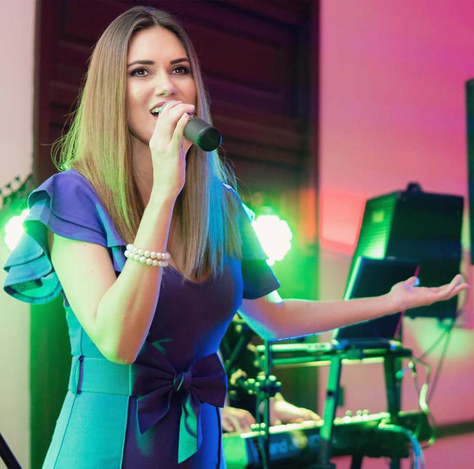 Nina Maier es la cantante invitada al bar de tapas y restaurante CBari, ubicado en Hotel Copantl. La cena comienza a las 7:00 pm y puede pedir más información llamando al: 2516-8900.