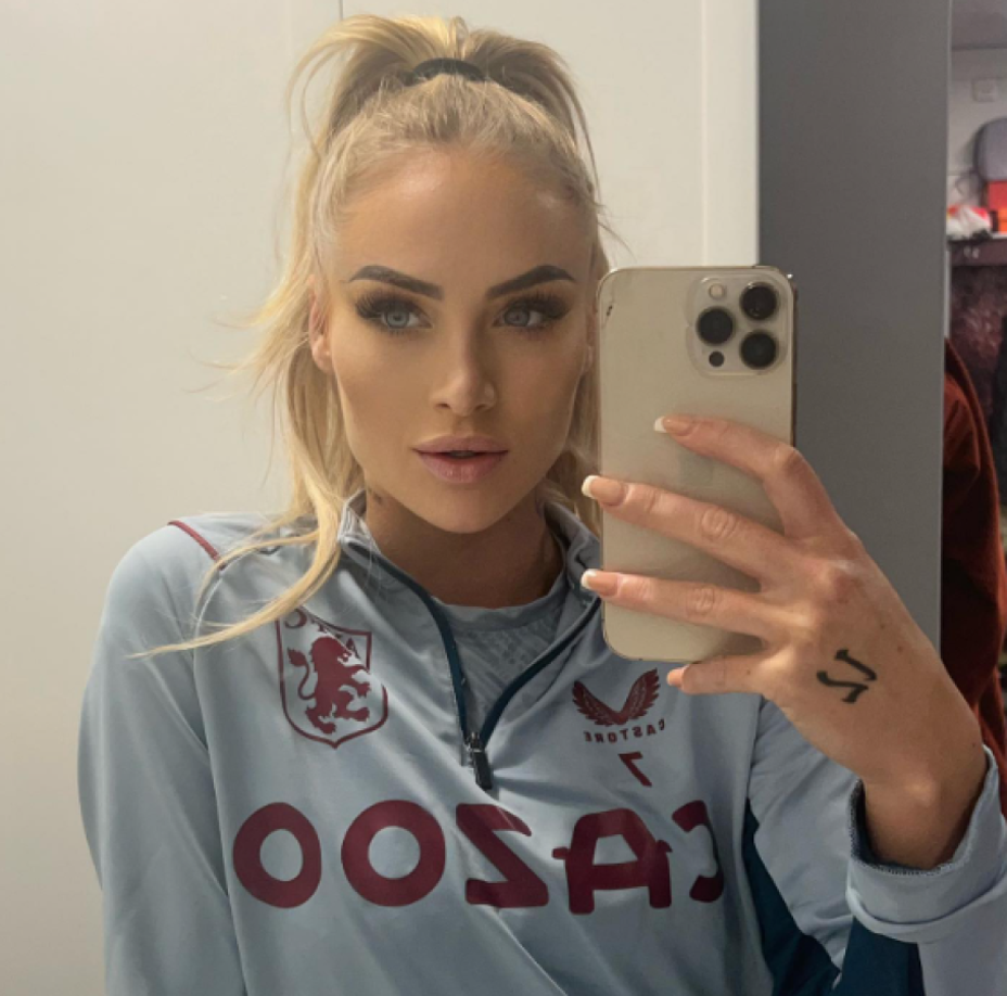 En sus redes sociales le gusta exhibir sus habilidades con el balón y presumir su cuerpazo.