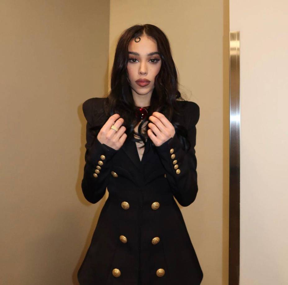 Tras la publicación, su instagram se llenó de buenos comentarios por su destacada participación, incluyendo el de la integrante de la agrupación Rebelde, Anahí. La destacó como una de las mejores artistas del momento.