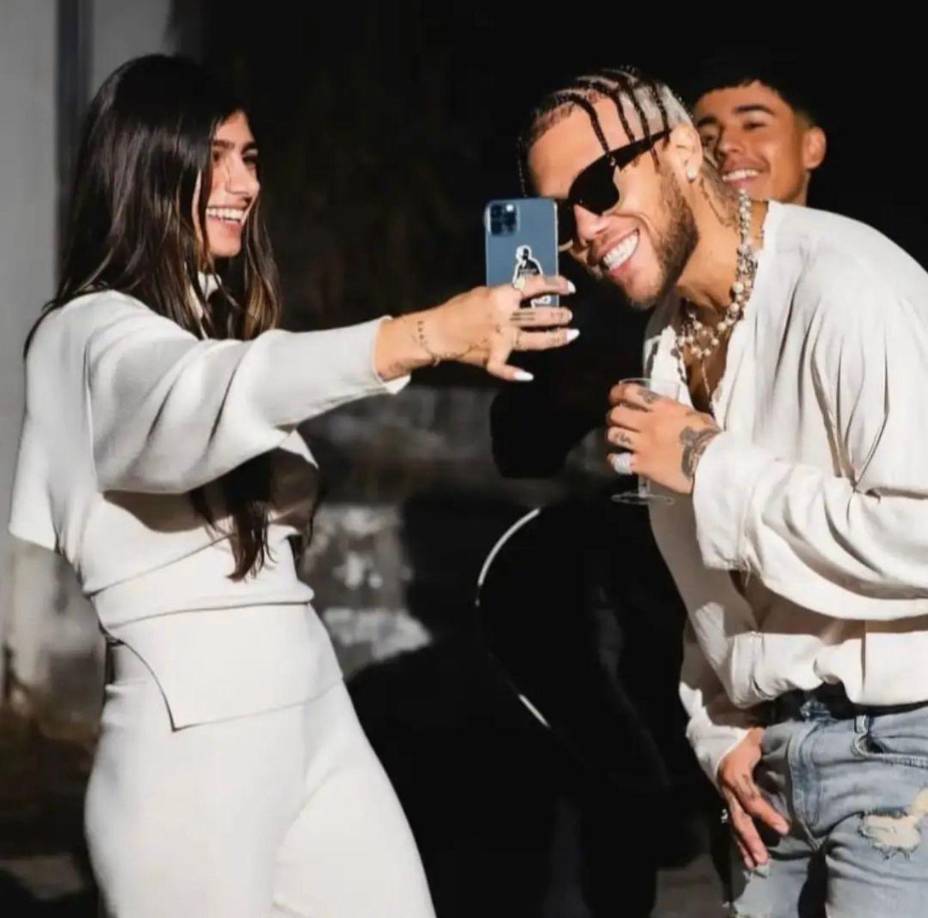 Y es que durante su noviazgo la pareja desfiló por alfombras rojas, visitaron varios lugares y también ella protagonizó el videoclip de “En mi cuarto”, sencillo musical de Jhayco.