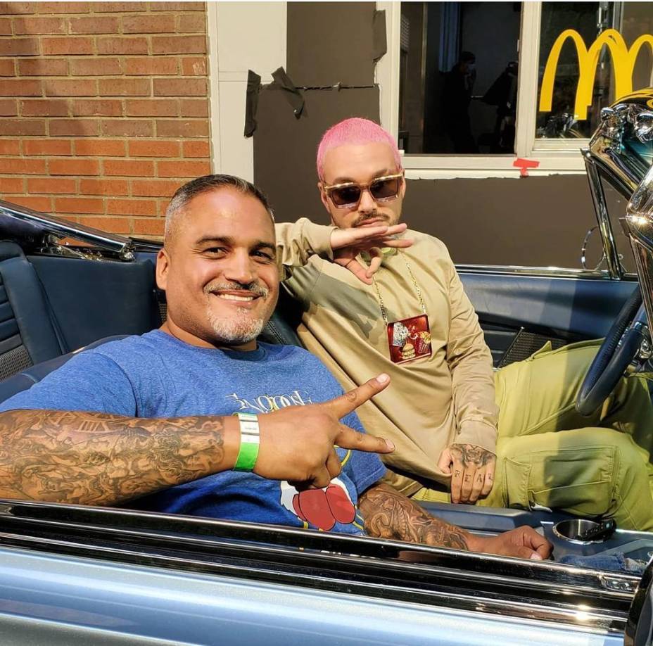 Ricky con el reconocido artista colombiano J Balvin.