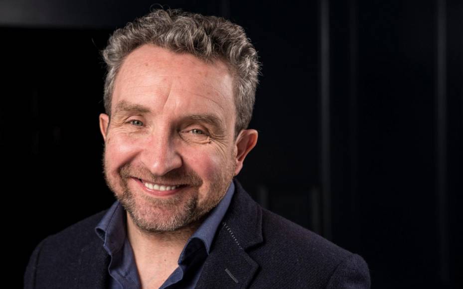 Eddie Marsan, que da vida a su padre, asegura que éste insistió en que “no quería que hiciera una versión suavizada” suya. “Le debo mucho porque ha sido realmente mi principal punto de referencia”, sostiene, “le he interpretado como padre que ama a su hija e intenta hacer lo mejor, pero que comete errores”.