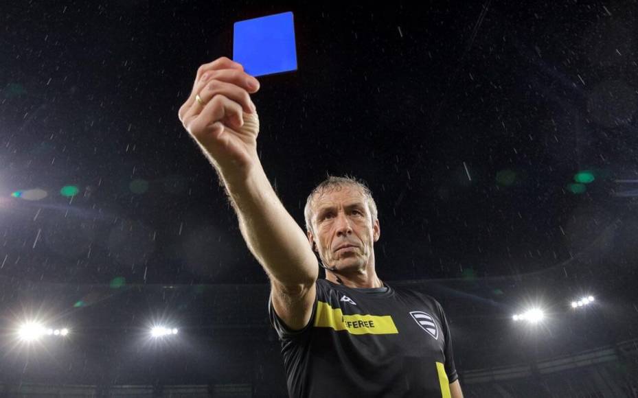 La medida revolucionaria sería el primer color nuevo de tarjeta introducido en el fútbol de alto nivel desde que se adoptaron las tarjetas rojas y amarillas en la Copa Mundial de 1970.