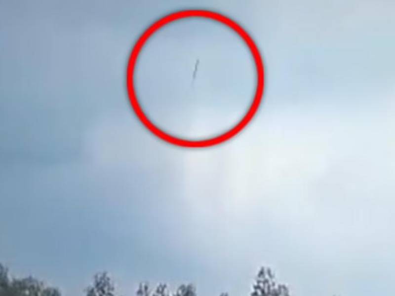 Imágenes captadas por las cámaras de seguridad de una empresa minera muestran que el avión iba en picada antes de estrellarse en una zona montañosa.