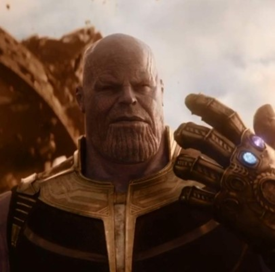 El 'Thanos' logró conseguir todas las 'Gemas del infinito' y con la ayuda del 'Guantelete del infinito', hizo el fatídico chasquido de dedos que eliminó a la mitad de los seres vivos del universo, en su loca misión por otorgar equilibrio al universo.