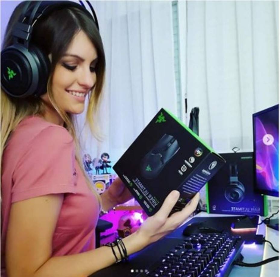 Cristinini trabaja para Meristation, donde elabora videos diariamente acerca de nuevas informaciones relacionadas con los videojuegos.