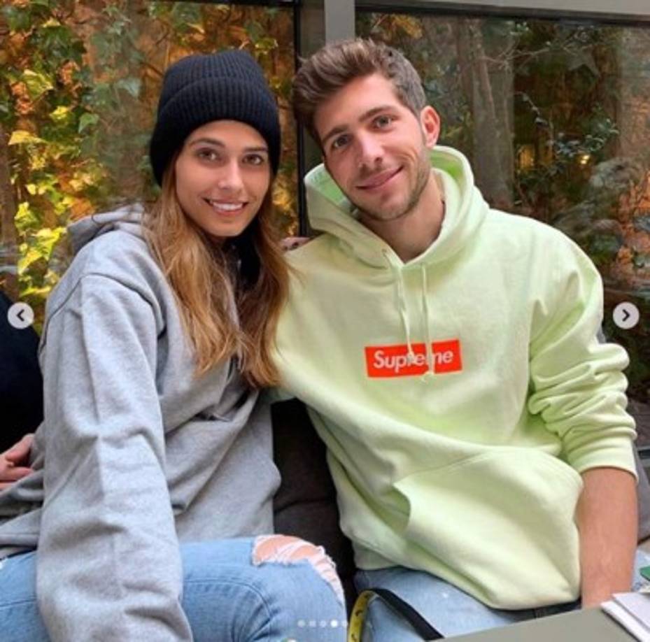 Coral Simanovich - Es la futura esposa de Sergi Roberto, se casarán el próximo 30 de mayo y no tienen ningun hijo todavía a pesar de llevar ya varios años juntos. La modelo y diseñadora destaca por su figura y ojos claros como los de su pareja.