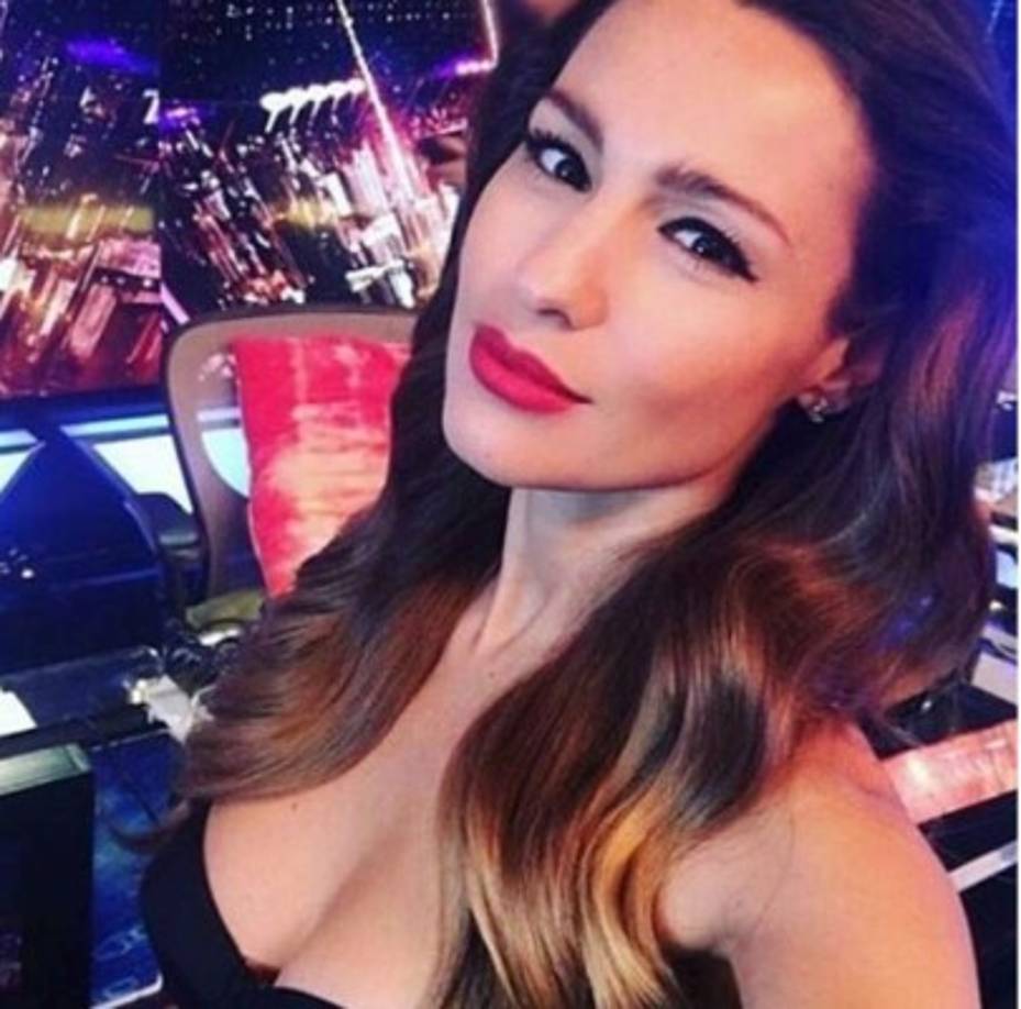 Pampita interpretará a Ofelia en Desearás al hombre de tu hermana. Ofelia es una bella mujer quien se lleva muy mal con su hermana Lucía.