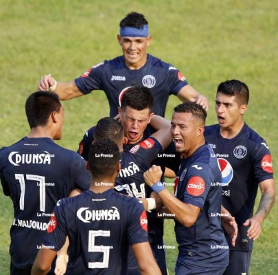 Los jugadores del Motagua celebrando el gol de Marcelo Estigarribia.