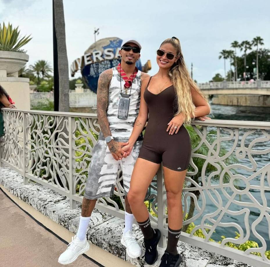 Varios internautas se han atrevido a cuestionar y hacer bromas sobre su apariencia física, catalogándola de poco agraciada. Frente a esto, el extremo derecho no se ha contenido y ha optado por responder a algunos de esos comentarios.