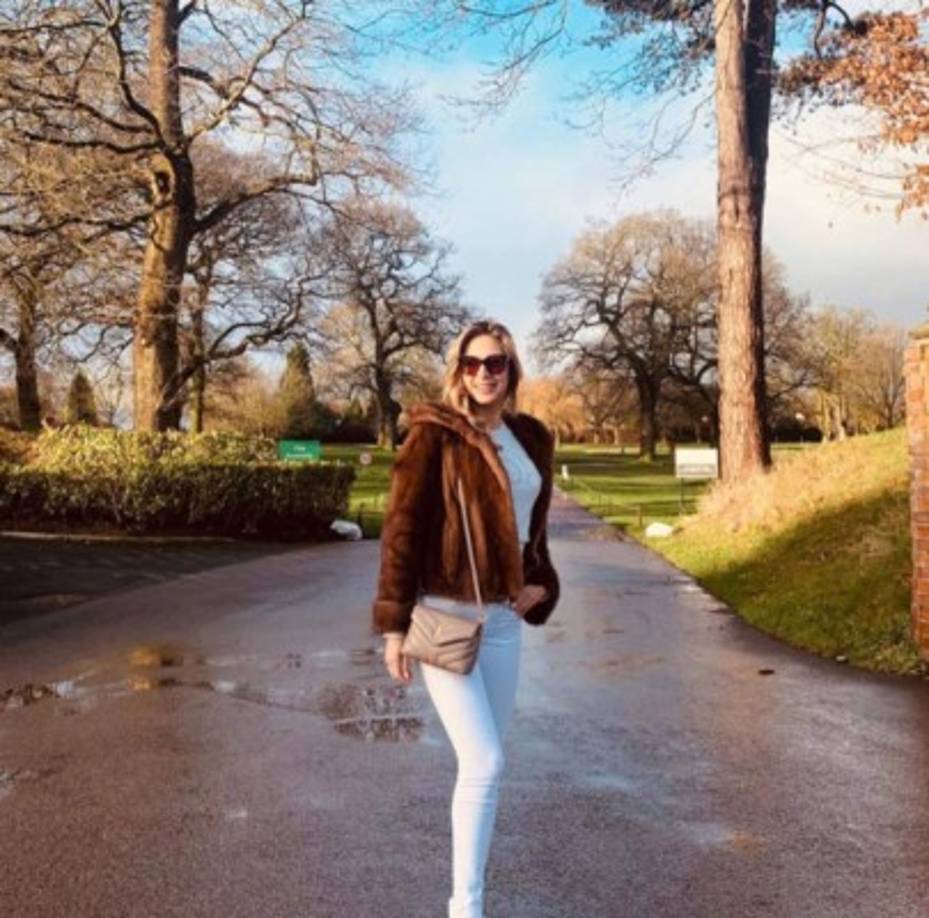 Entre las modelos se encontraba la presentadora de televisión italiana, Chiara Giuffrida. En esta foto se le ve posando frente a la entrada del hotel.