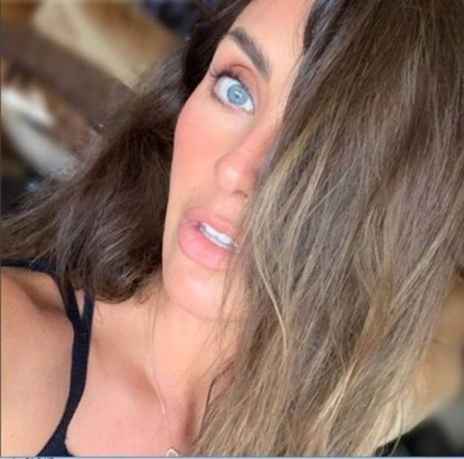 En tan solo 14 días, Anahí luce impresionante y ha dado a conocer que se ha cuperado rápidamente y se encuentra mejor que nunca al igual que su bebé.