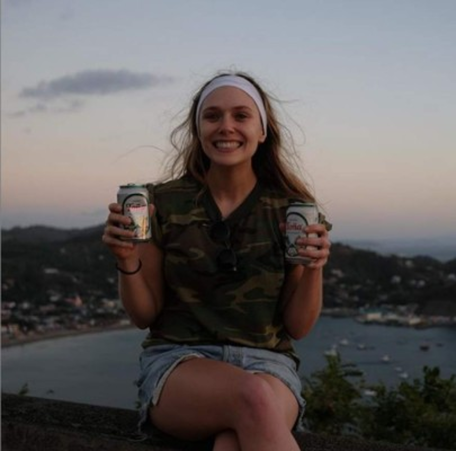 El primer papel importante de Olsen vino en 2011, cuando ella apareció en la críticamente aclamada película Martha Marcy May Marlene.