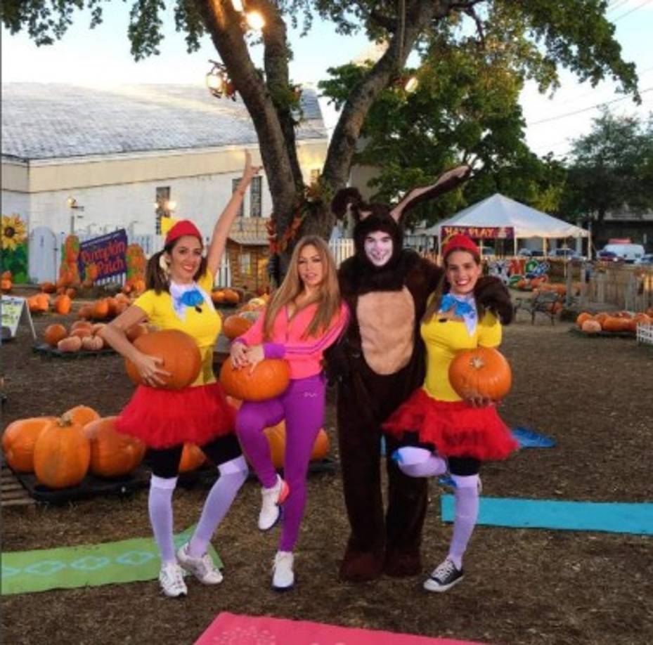 La presentadora hondureña del programa Despierta América, Maity Interiano, hizo alusión con su disfraz de Halloween a Alicia en el país de las maravillas.