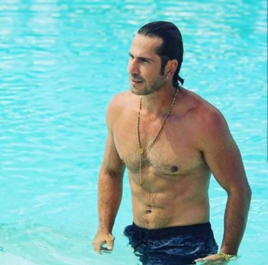 El actor de 48 años hizo teatro durante siete años, lo que le llenó de experiencia en su carrera.