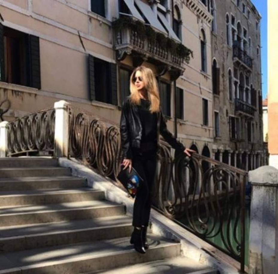 Al término del partido, la árbitro publicó una foto en Instagram en la que posó frente a un espejo con su vestimenta reglamentaria.