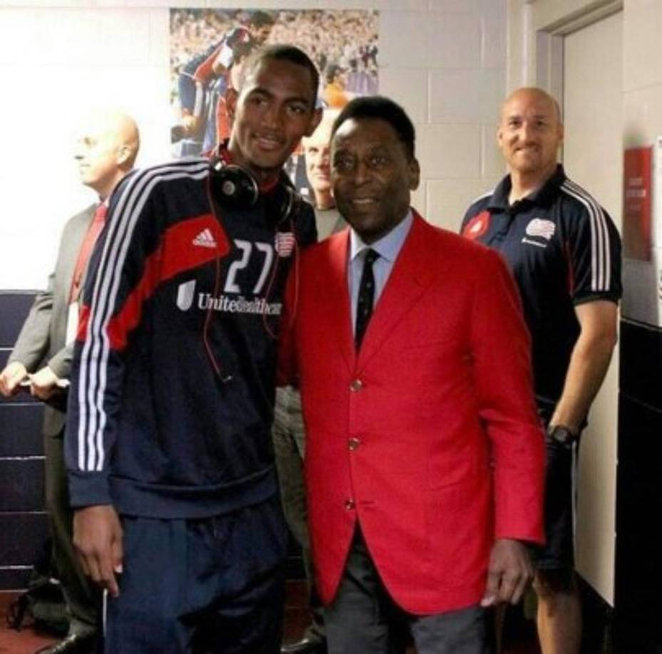 Jerry Bengtson en su momento en el New England Revolution de la MLS de los Estados Unidos estuvo compartiendo con Pelé, considerado como el más grande de todos los tiempos.