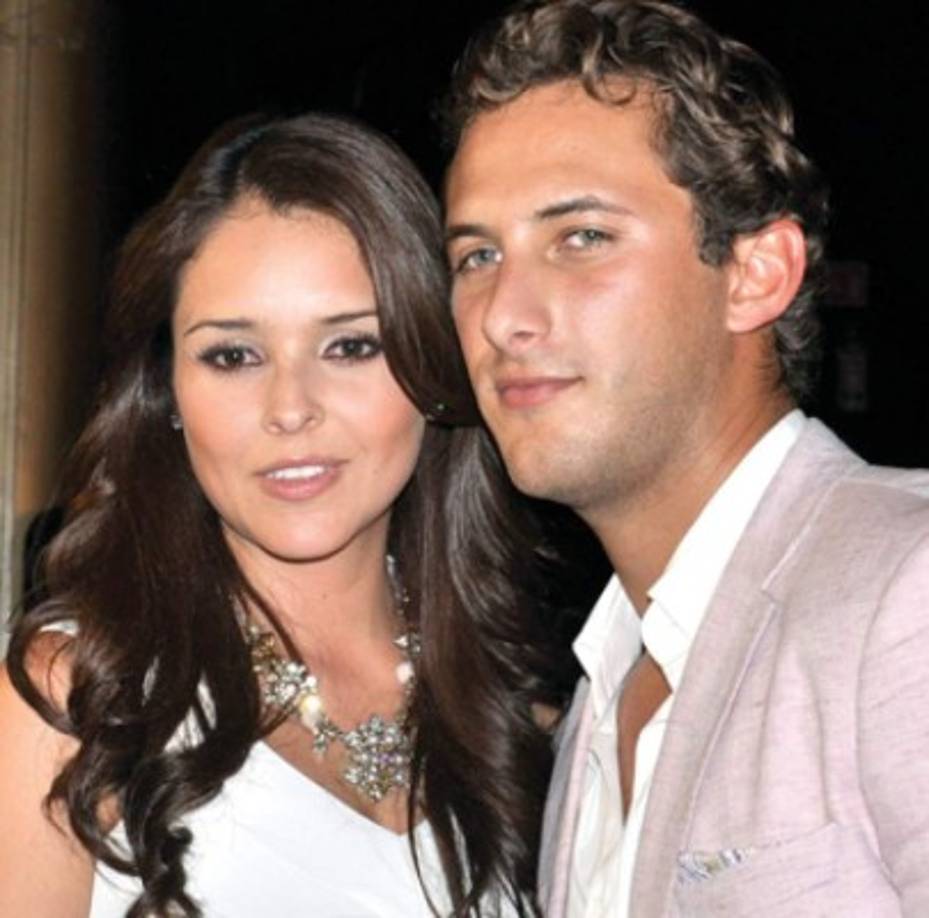 La actriz reveló que intentó recuperar la relación con Borghetti, pero al darse cuenta de que ella ya no era importante para él, comenzó una relación con Sebastián Zurita, aunque él era 11 años menor que ella.<br/>