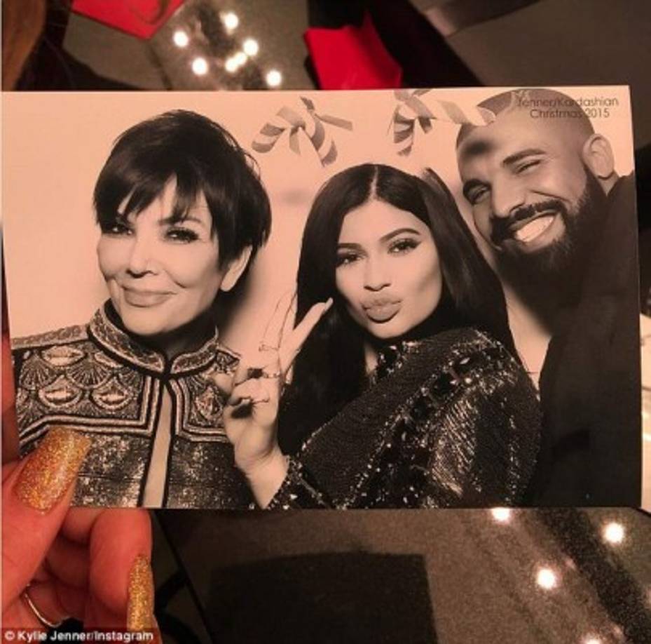 Kris y Kylie Jenner junto a Drake.