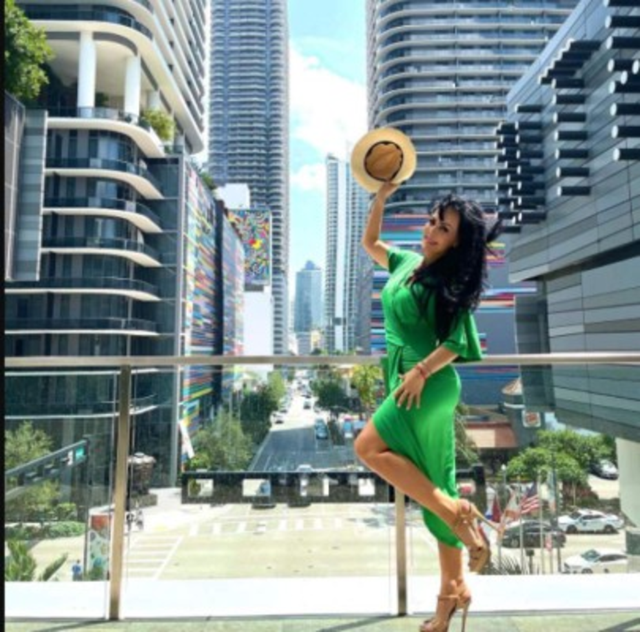 La exesposa de Joan Sebastian causó furor con su más reciente publicación en Instagram. En ella se ve a Maribel en un diminuto bikini.